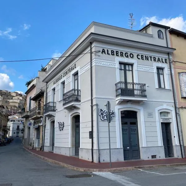 B&B Albergo Centrale Gioiosa Ionica，位于焦约萨伊奥尼卡的酒店