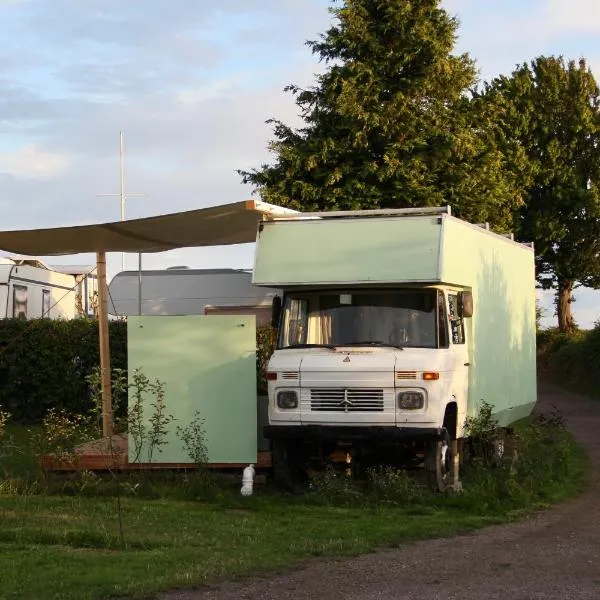 Marilyn - Glamping im Mercedes DüDo auf Camping Seeblick，位于霍尔斯泰因地区诺伊斯塔特的酒店