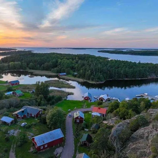 Kalles, skärgårdsidyll med utsikt över Hamnsundet，位于赫塔的酒店