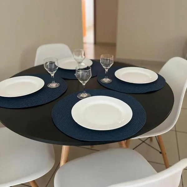 Apartamento aconchegante próximo shopping catuai,uem,vivaro,lebloc，位于马林加的酒店