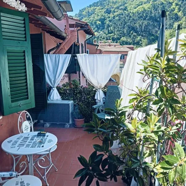 La terrazza di Ameglia alta - relax nel borgo Ligure，位于阿梅利亚的酒店