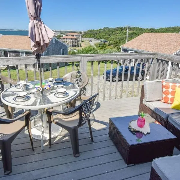 12216 - Beautiful Views of Cape Cod Bay Access to Private Beach Easy Access to P-Town，位于特鲁罗的酒店