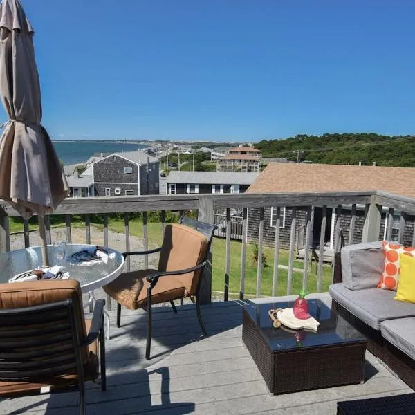 12215 - Beautiful Views of Cape Cod Bay Access to Private Beach Easy Access to P-Town，位于普罗温斯敦的酒店