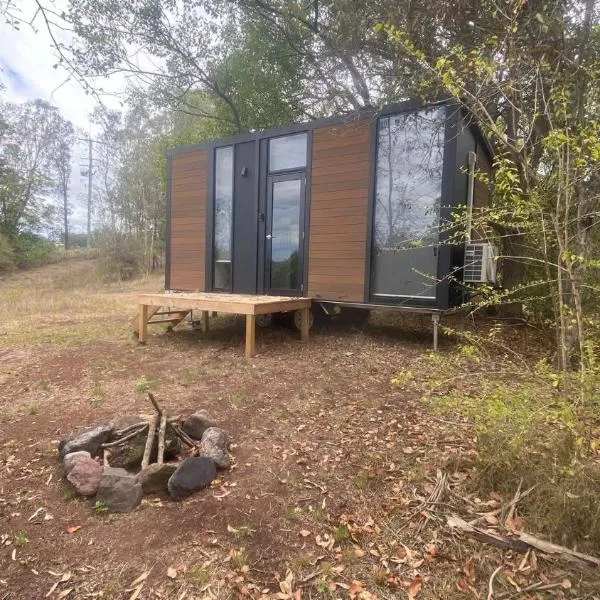 Hill Creek 3 Tiny House，位于蒙特维尔的酒店