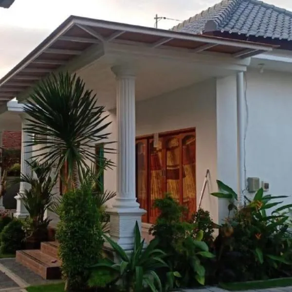 Srinadi Guest House Lovina，位于罗威那的酒店