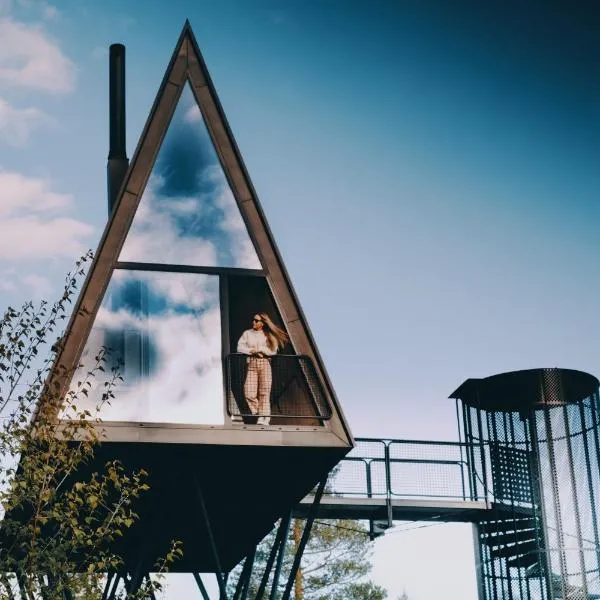 PAN Treetop Cabins，位于Åsnes的酒店
