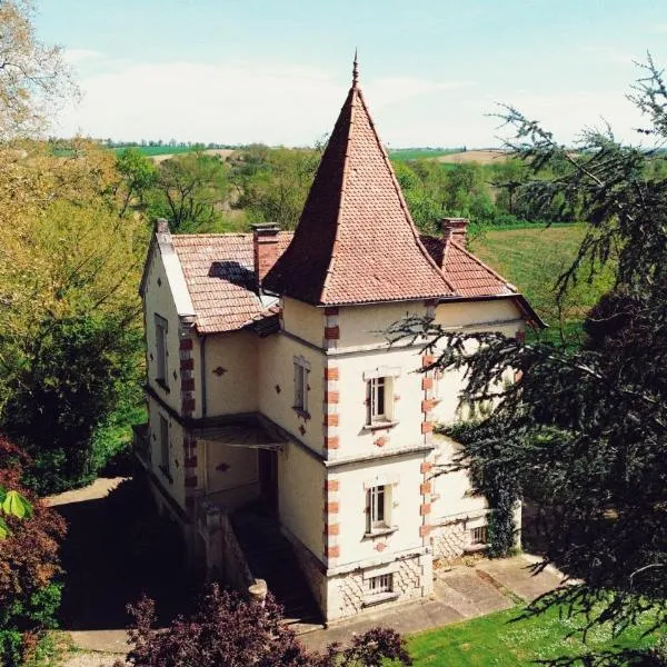 Petit château Le Piot，位于Maubec的酒店