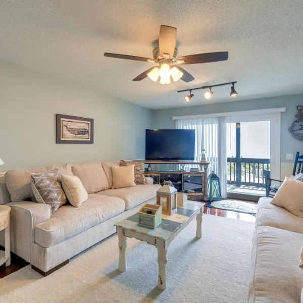 N Topsail Beach Oceanfront Condo with Pool!，位于瑟夫城的酒店