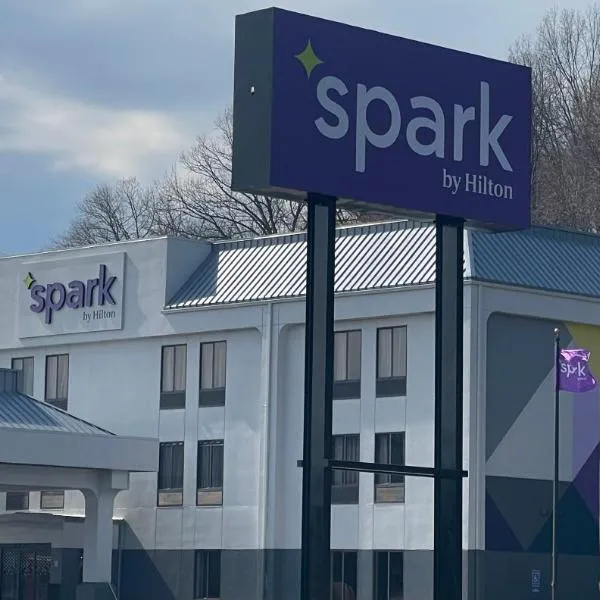 Spark By Hilton Newcomerstown，位于Newcomerstown的酒店