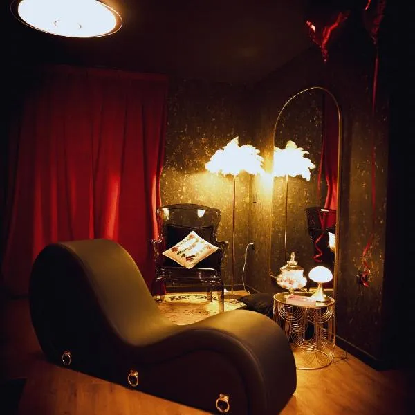 Love room Casa Amore sauna balnéo 66 Occitanie，位于莫利的酒店