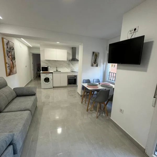 Apartamento África en centro moderno con balcón，位于Montealegre del Castillo的酒店