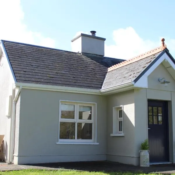 Heather Cottage and Shepherds Hut，位于诺克的酒店