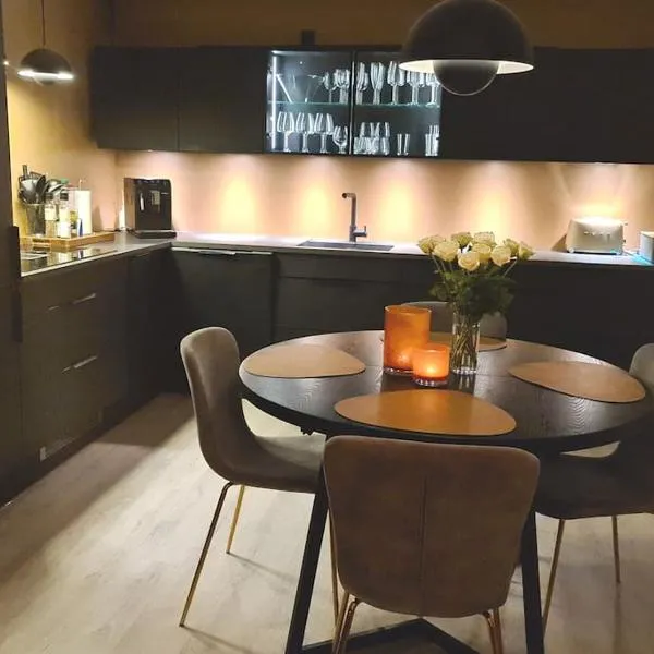 Koselig og moderne leilighet, meget sentralt i Narvik med gratis parkering!，位于纳尔维克的酒店