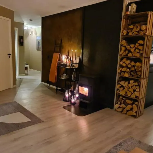 Koselig og moderne leilighet, meget sentralt i Narvik med gratis parkering!，位于纳尔维克的酒店