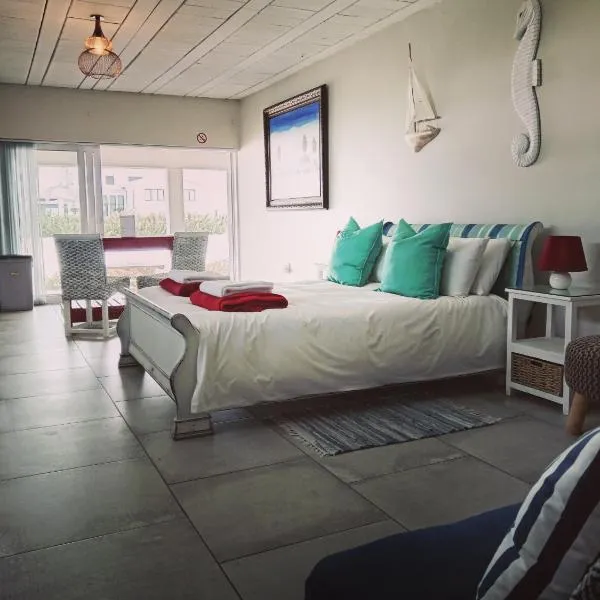 Nautilus Self Catering，位于伊泽芳登的酒店