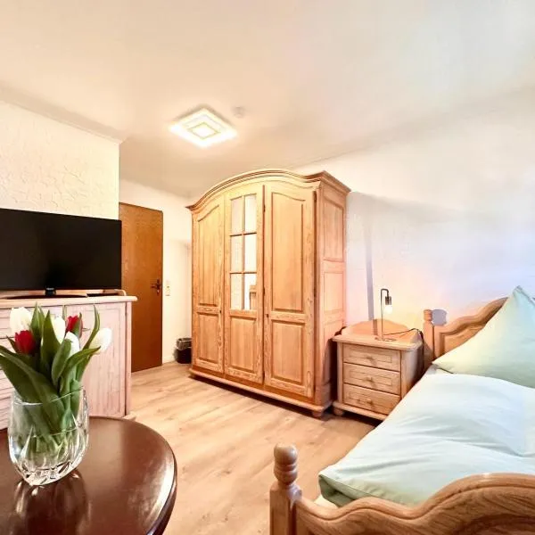 Hotel Deutsches Haus mit WLAN und Parkplatz, HDZ und Kliniken in der Nähe, direkt an der A2 und A30 gelegen，位于勒讷的酒店