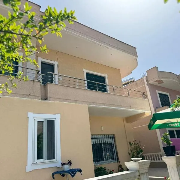 Amel's Apartments Comfortable Family Stay Near Orikum Beach，位于奥里库姆的酒店
