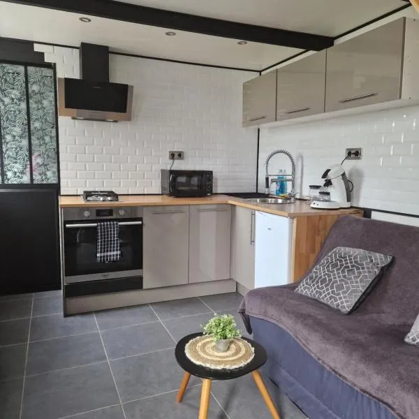 Maisonnette à 200m de la plage avec parking gratuit et terrasse，位于滨海贝尔克的酒店