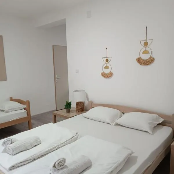 Sunčani apartman 2，位于Voljevci的酒店