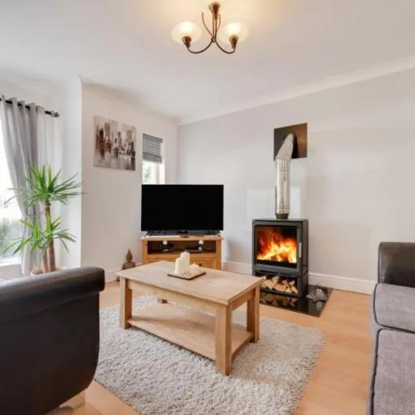 3 Bed Holiday Home in Llandeilo with log burner，位于Gwynfe的酒店