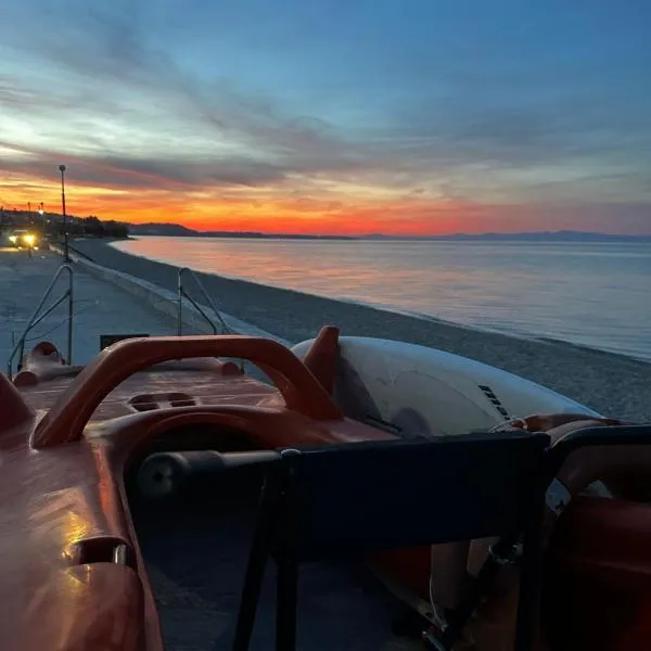 Aranna apartment，位于波利克罗诺的酒店