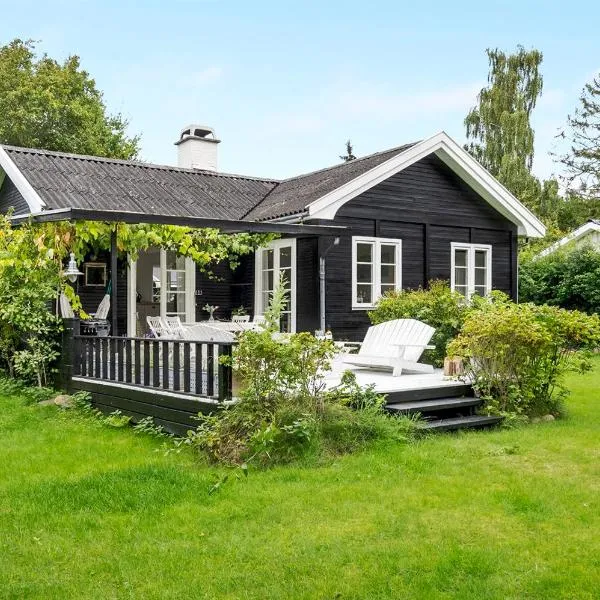 Blissful Summer house in Hornbæk，位于霍恩拜克的酒店