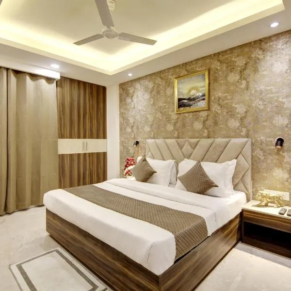 Limewood Stay Golf Course Road，位于Dera Māndi的酒店