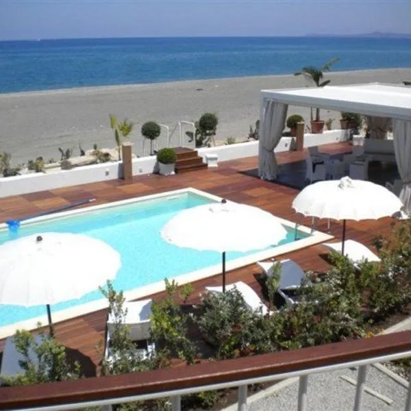 Ancora Bianca Beach Residence，位于Milici的酒店