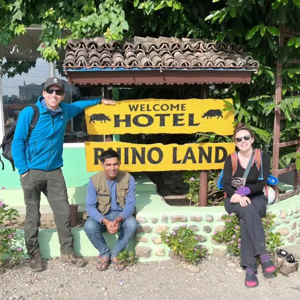 Hotel Rhino Land-Sauraha Family Home，位于索拉哈的酒店