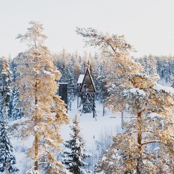 PAN Treetop Cabins，位于Åsnes的酒店
