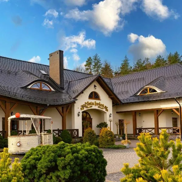 Złota Jesień Restauracja i Noclegi nad jeziorem，位于Zawory的酒店