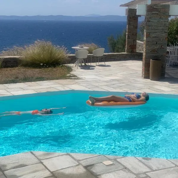 Elli s seafront pool villa, w/sandy beach in Kea, Cyclades，位于Pisses的酒店