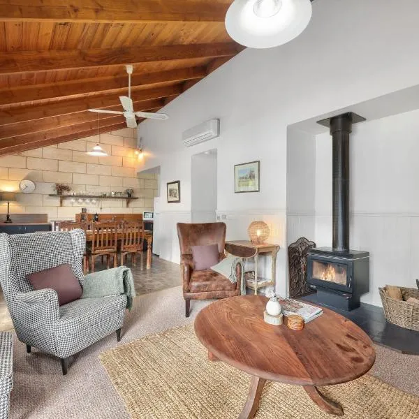 Jamieson Cottages - Cottage ONE - Sleeps 4，位于Howqua的酒店