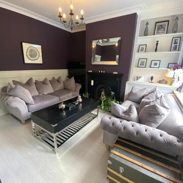 Interior Designed 4 bed Home Horsforth with gym!，位于霍斯福斯的酒店