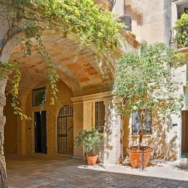 B&B Palazzo Personè Dimora Storica，位于莱切的酒店