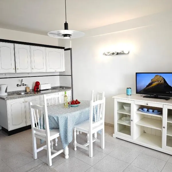 Blanco&Azul - comfortable ocean view apartment，位于法纳贝海滩的酒店