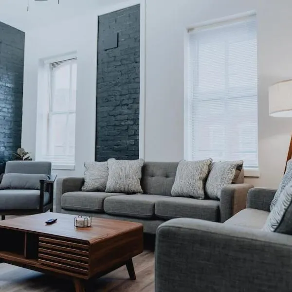 Luxe 2BR Oasis Patio & Laundry Soulard，位于Soulard的酒店