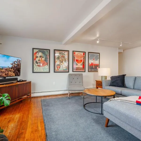 Casa Del Mar- King Bed - Patio -Railyard - 3BR，位于圣达菲的酒店