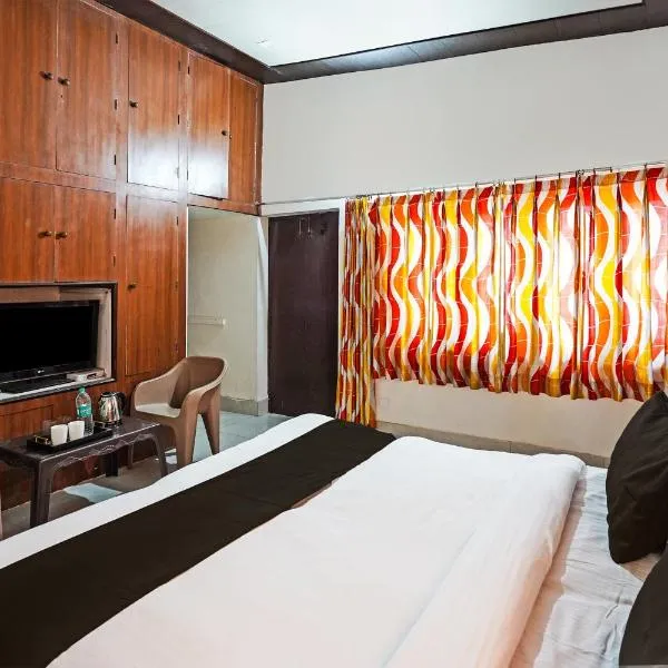 Super OYO Flagship Cozy Homestay，位于Jhājra的酒店