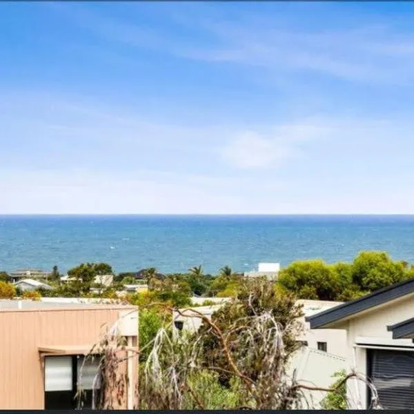 Stunning ocean views indoor spa and sun deck，位于托基的酒店