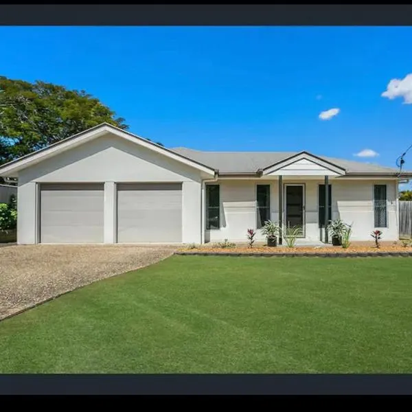 Four bedroom large family home close to Ipswich city，位于伊普斯维奇的酒店