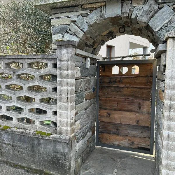 Casa Dolce Casa，位于Masera的酒店