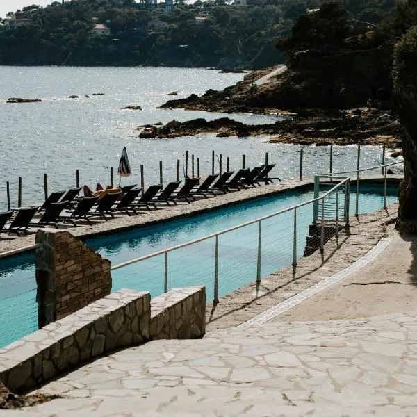 Résidence hôtelière Le Provençal à Giens - Bord de mer，位于耶尔的酒店