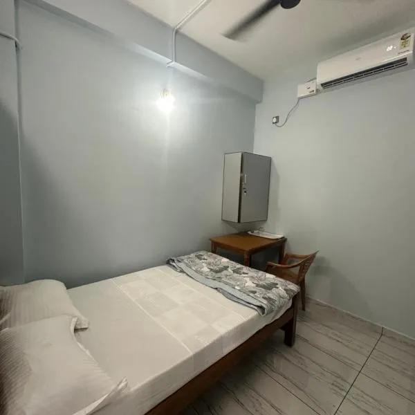 Thaliath Inn Varapuzha，位于埃尔讷古勒姆的酒店