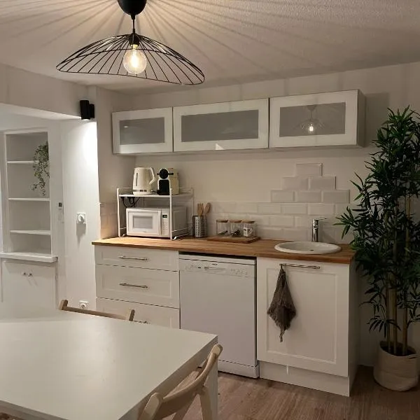 Appartement T3 indépendant，位于拉加尔德的酒店