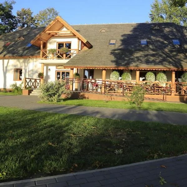 盆斯约纳特巴达卡酒店，位于Łapy的酒店