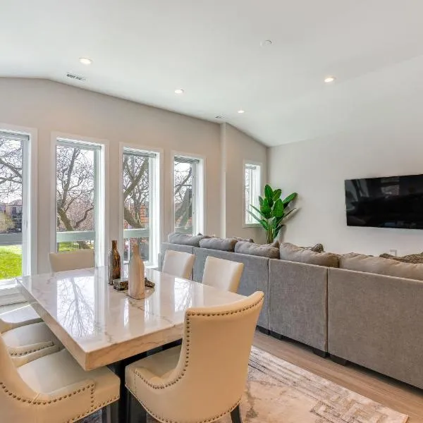 7 Mi to Downtown Luxe Chicago Condo，位于芝加哥的酒店