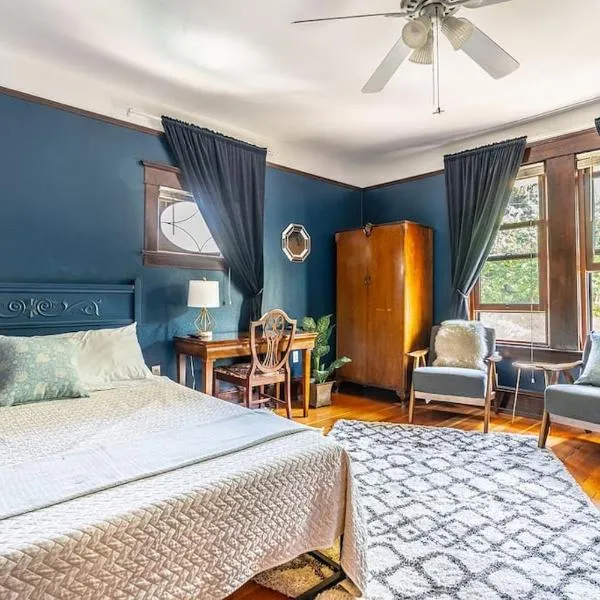 Charming Room in Capitol Hill - Foxglove Inn Rm 4，位于西雅图的酒店