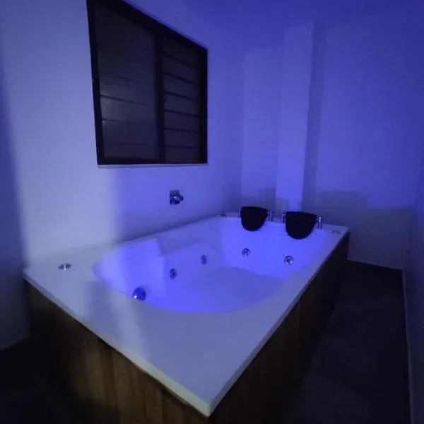Apartamento con jacuzzi En Bello - Cerca a Medellín，位于贝约的酒店