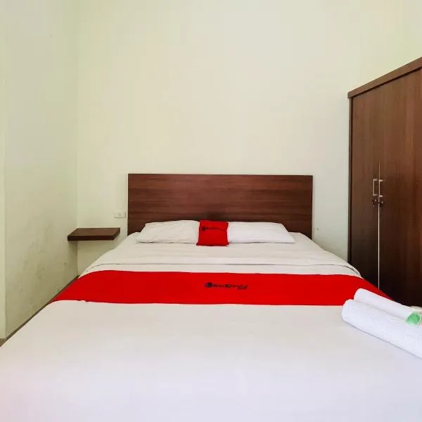 RedDoorz At Teratai Homestay Medan Amplas，位于Kampungbesar的酒店